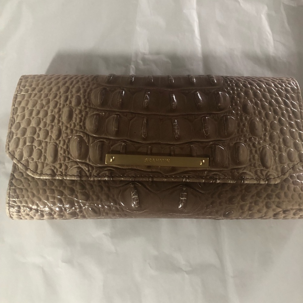 BRAHMIN Crocodile-Embossed Modern Wallet …